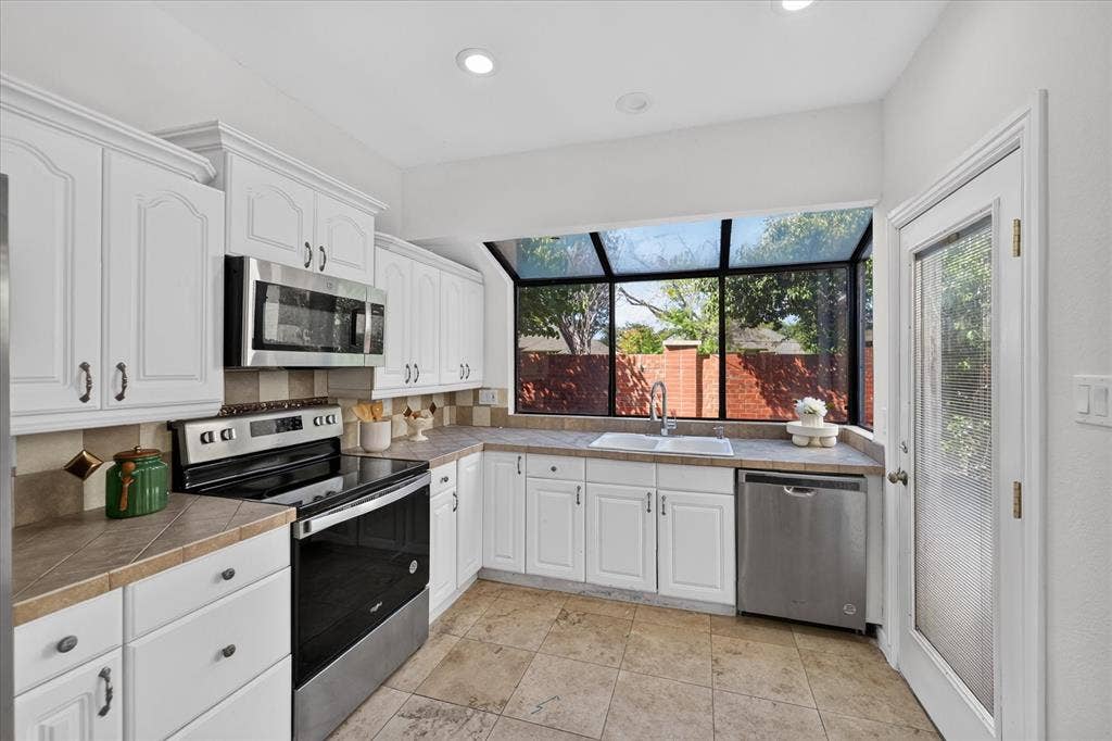 631 Mission Circle, Irving, TX 75063 631 Mission Circle, Irving, TX 75063