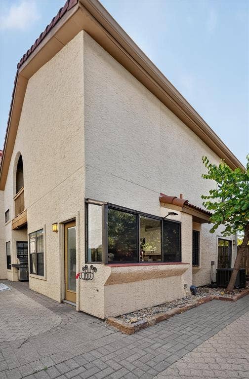 631 Mission Circle, Irving, TX 75063 631 Mission Circle, Irving, TX 75063