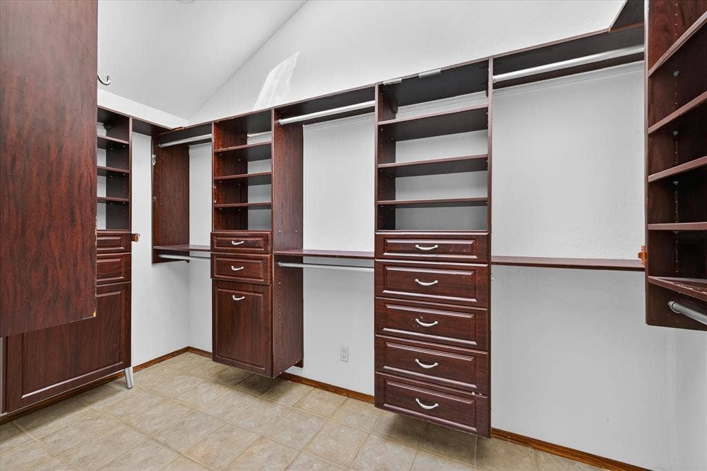 631 Mission Circle, Irving, TX 75063 631 Mission Circle, Irving, TX 75063