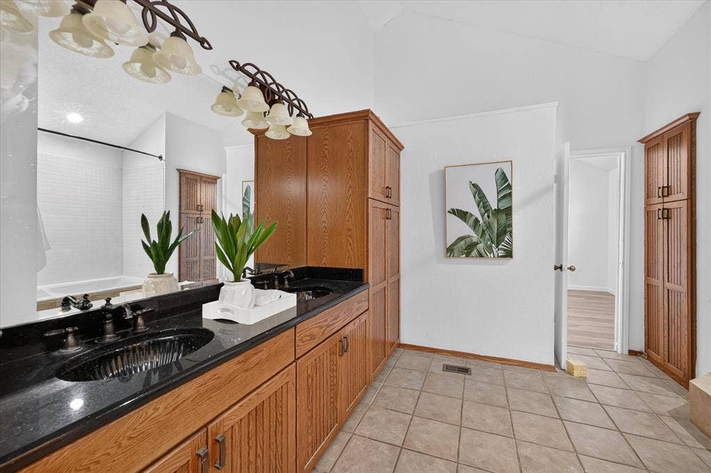 631 Mission Circle, Irving, TX 75063 631 Mission Circle, Irving, TX 75063