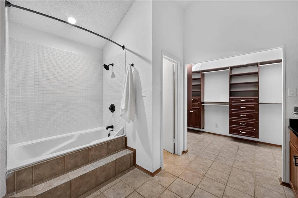 631 Mission Circle, Irving, TX 75063 631 Mission Circle, Irving, TX 75063