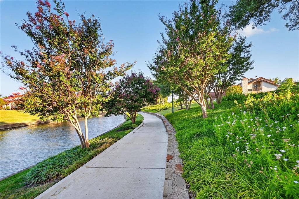 631 Mission Circle, Irving, TX 75063 Over 20 miles of walking trails