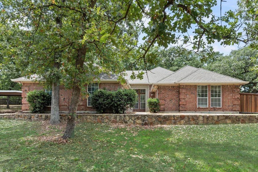 Property photo for 1022 Oak Tree Drive, Fort Worth, TX