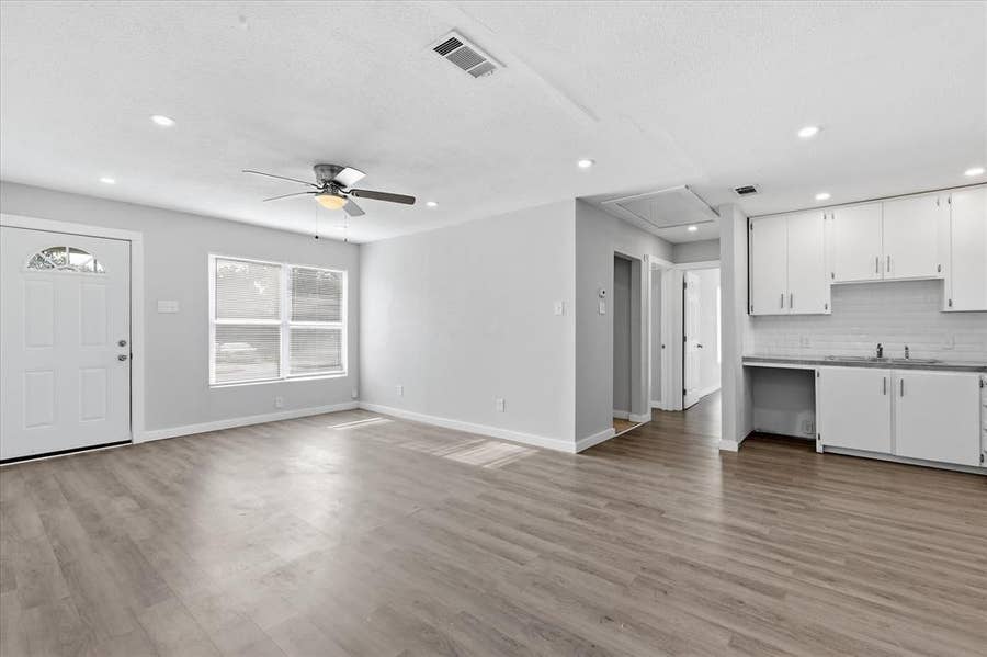 Property photo for 3103 S Edgefield Avenue, Dallas, TX