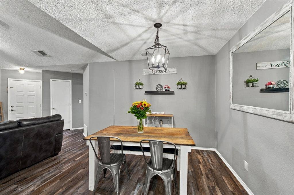506 W Warrior Trail, Grand Prairie, TX 75052 506 W Warrior Trail, Grand Prairie, TX 75052