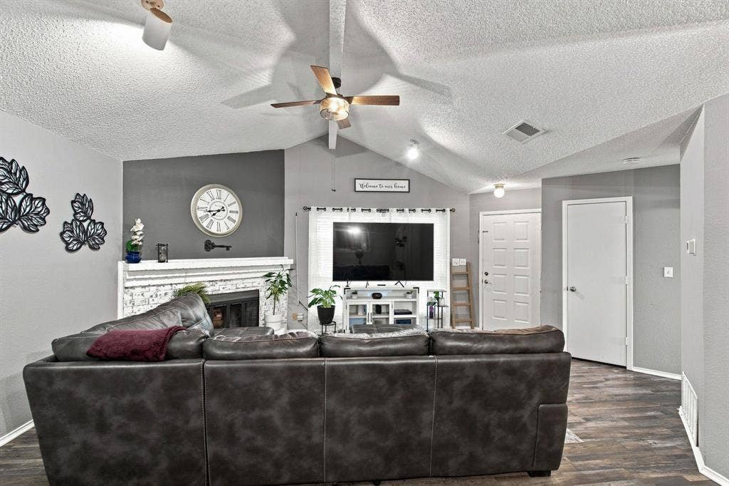 506 W Warrior Trail, Grand Prairie, TX 75052 506 W Warrior Trail, Grand Prairie, TX 75052