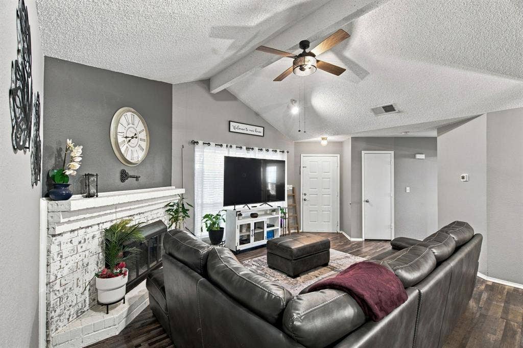 506 W Warrior Trail, Grand Prairie, TX 75052 506 W Warrior Trail, Grand Prairie, TX 75052