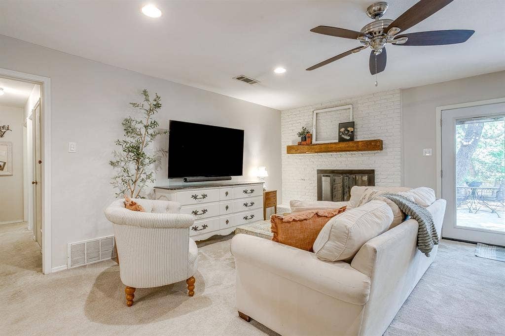 2814 Blackwood Drive, Arlington, TX 76013