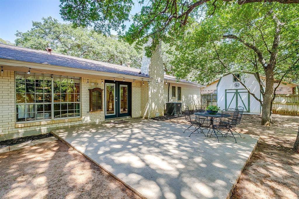2814 Blackwood Drive, Arlington, TX 76013