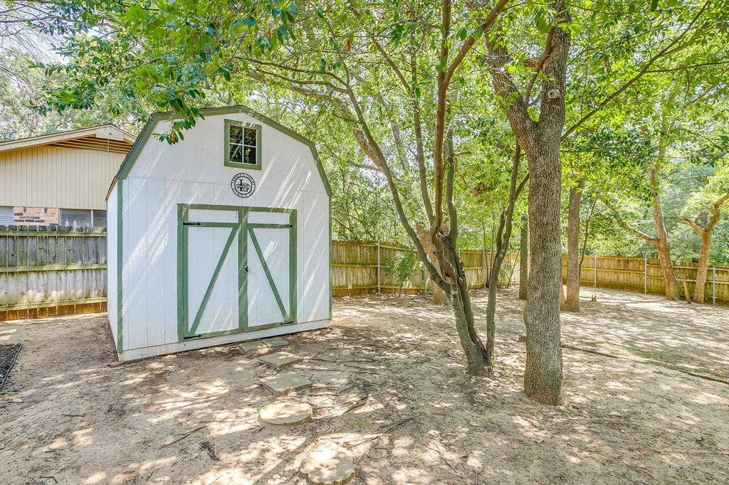 2814 Blackwood Drive, Arlington, TX 76013