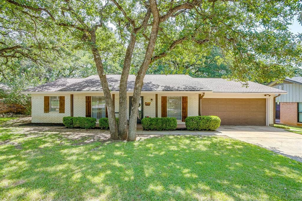 2814 Blackwood Drive, Arlington, TX 76013