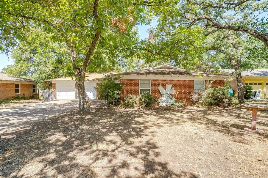 Property photo for 7205 Robinhood Lane, Fort Worth, TX