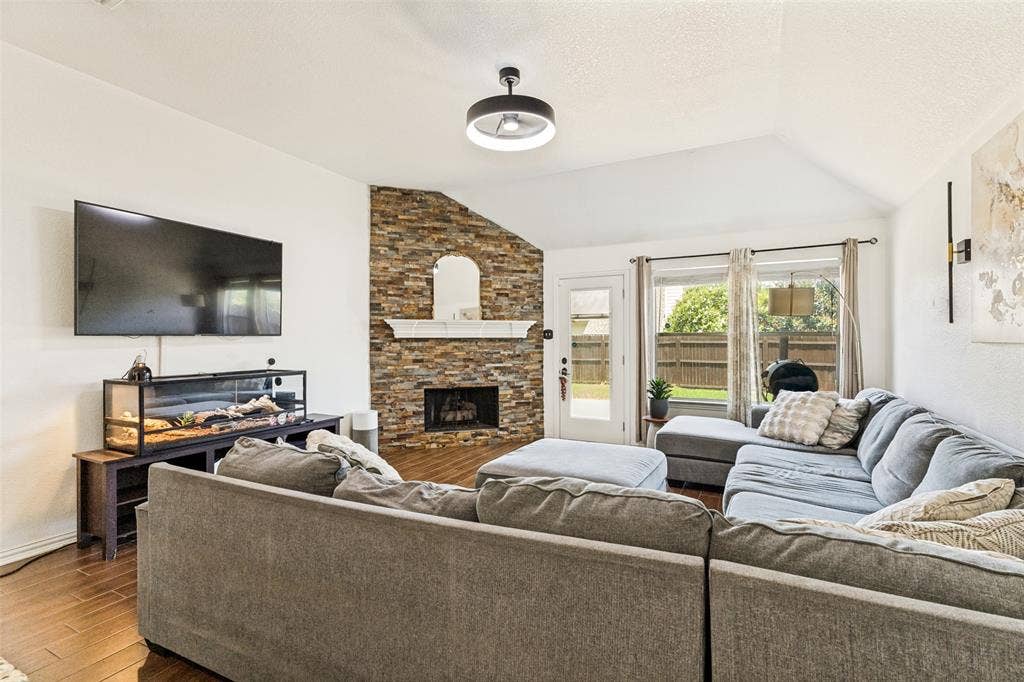 7045 Welshman Drive, Fort Worth, TX 76137
