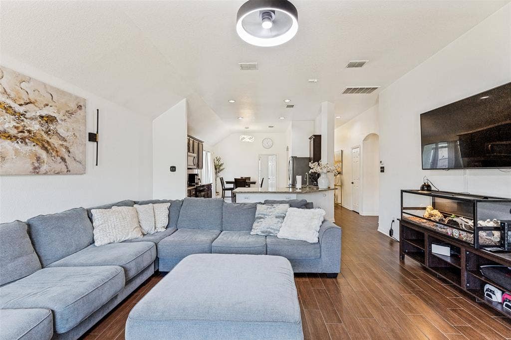 7045 Welshman Drive, Fort Worth, TX 76137
