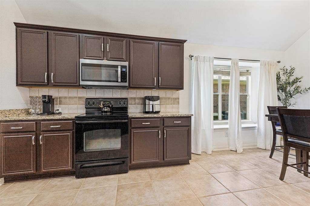 7045 Welshman Drive, Fort Worth, TX 76137