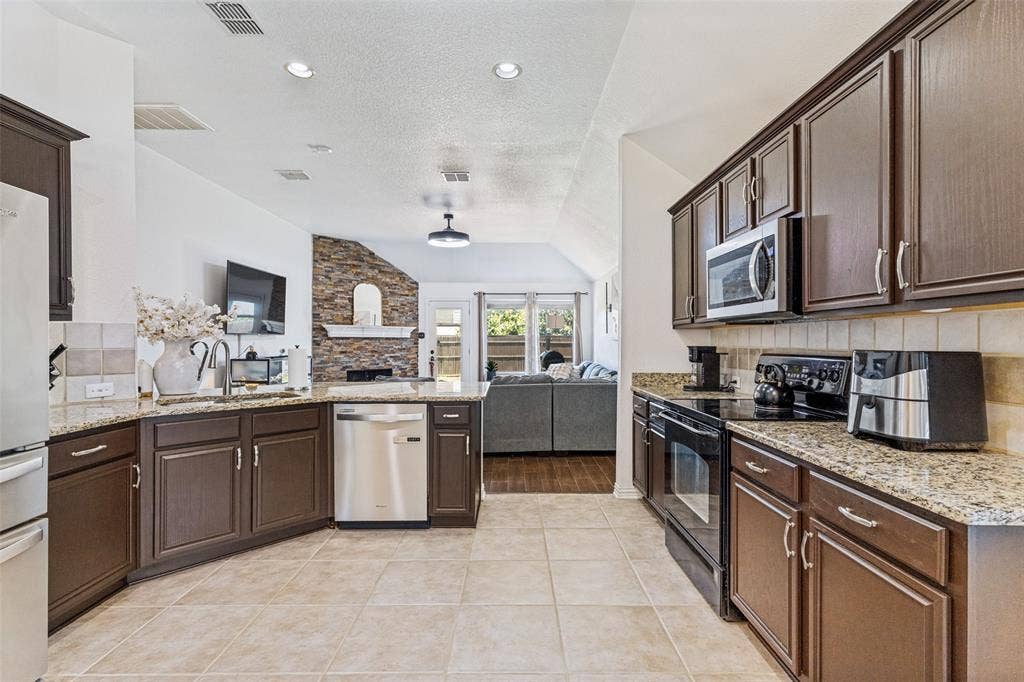 7045 Welshman Drive, Fort Worth, TX 76137