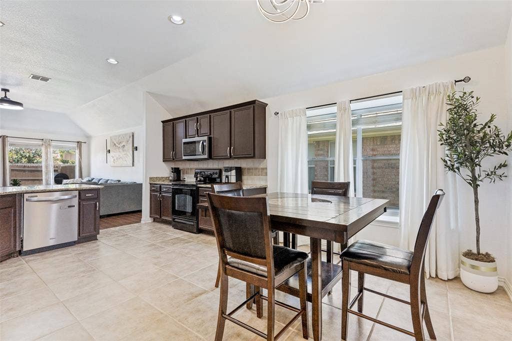 7045 Welshman Drive, Fort Worth, TX 76137