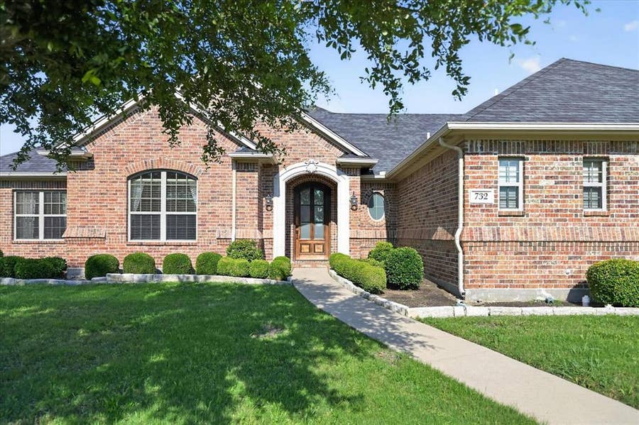Property photo for 732 Forest Creek, DeSoto, TX
