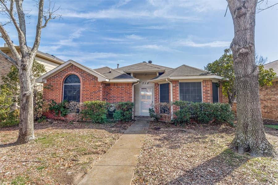 Property photo for 718 Indianpaint Drive, Mesquite, TX