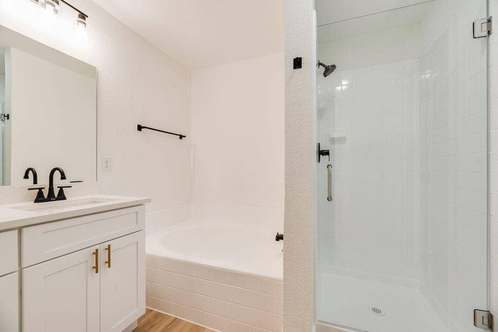 6614 Spartan Drive, Arlington, TX 76001 6614 Spartan Drive, Arlington, TX 76001