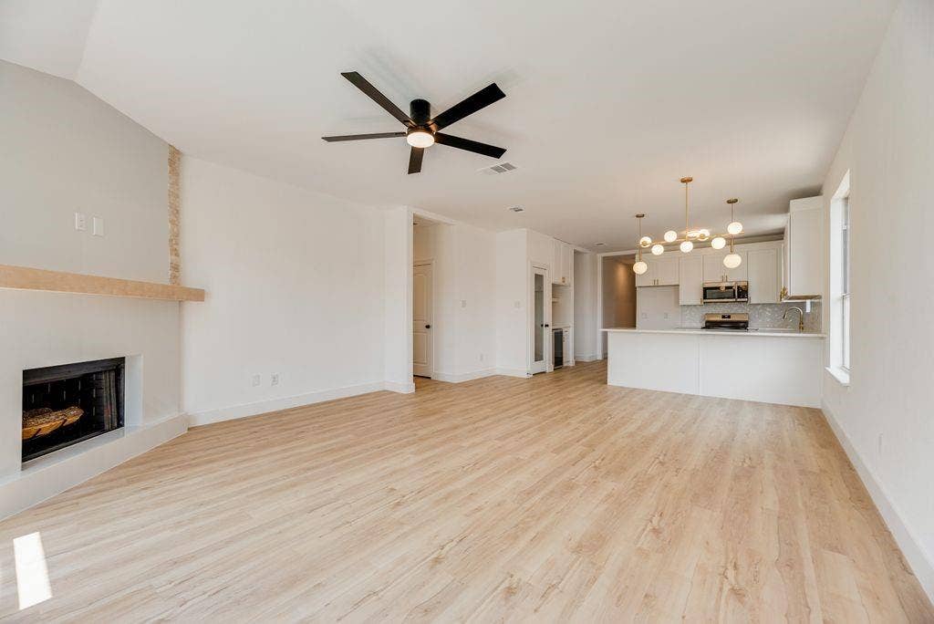 6614 Spartan Drive, Arlington, TX 76001 6614 Spartan Drive, Arlington, TX 76001