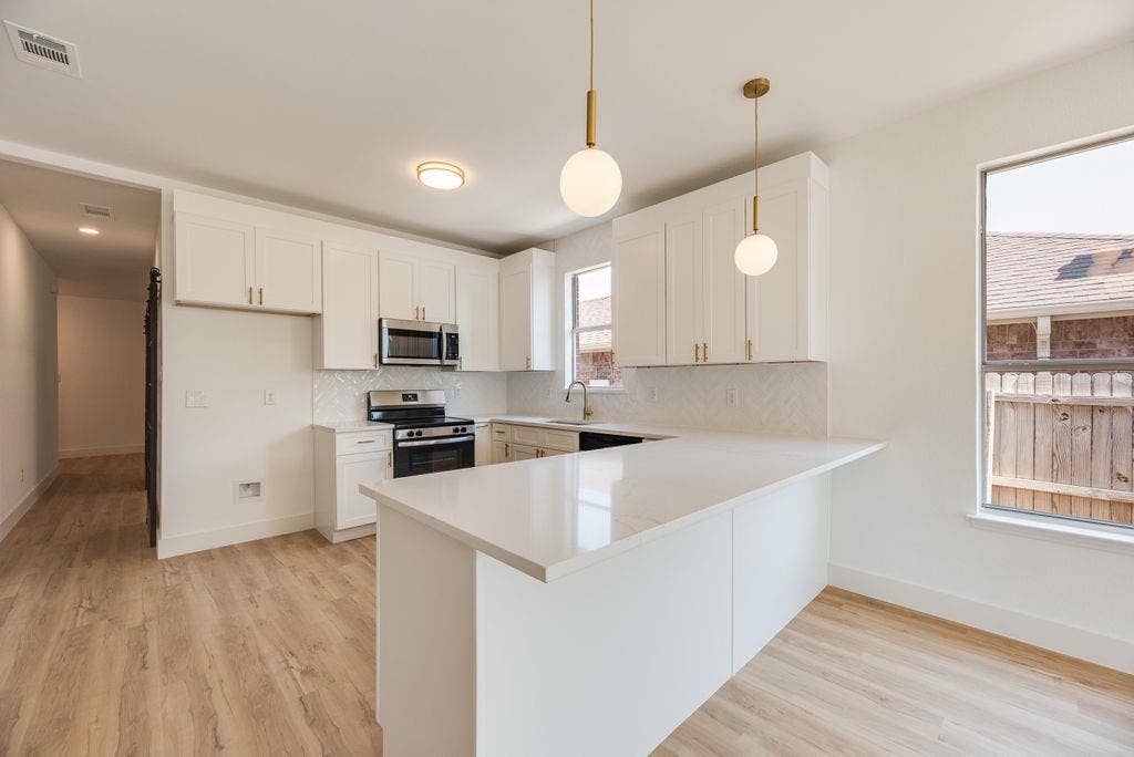 6614 Spartan Drive, Arlington, TX 76001 6614 Spartan Drive, Arlington, TX 76001