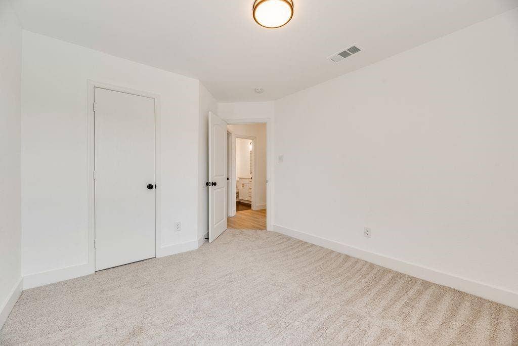 6614 Spartan Drive, Arlington, TX 76001 6614 Spartan Drive, Arlington, TX 76001