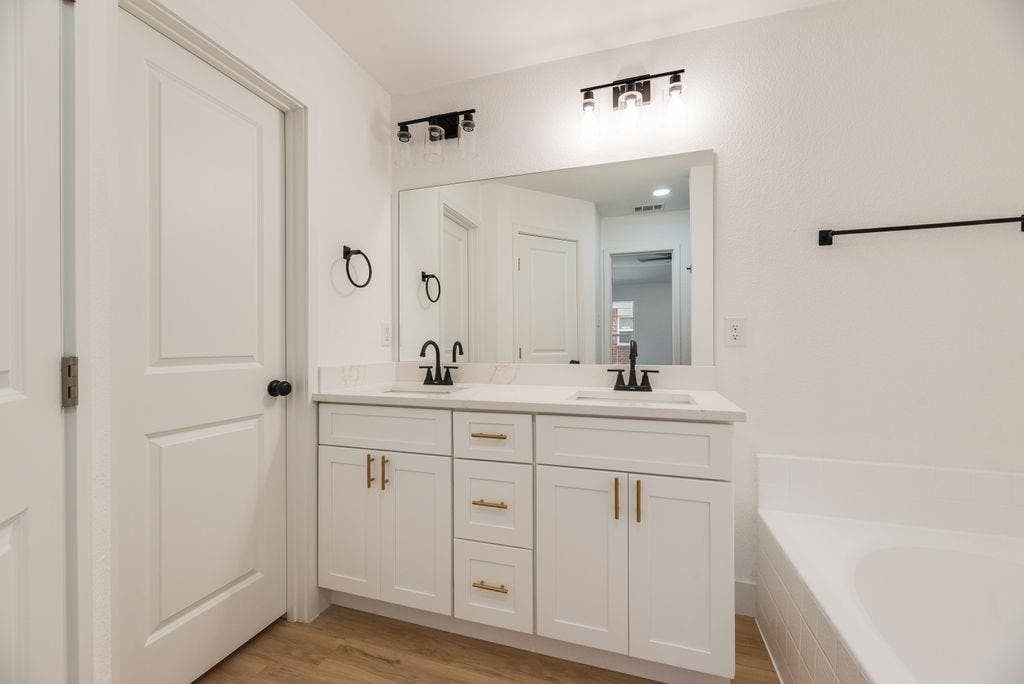 6614 Spartan Drive, Arlington, TX 76001 6614 Spartan Drive, Arlington, TX 76001