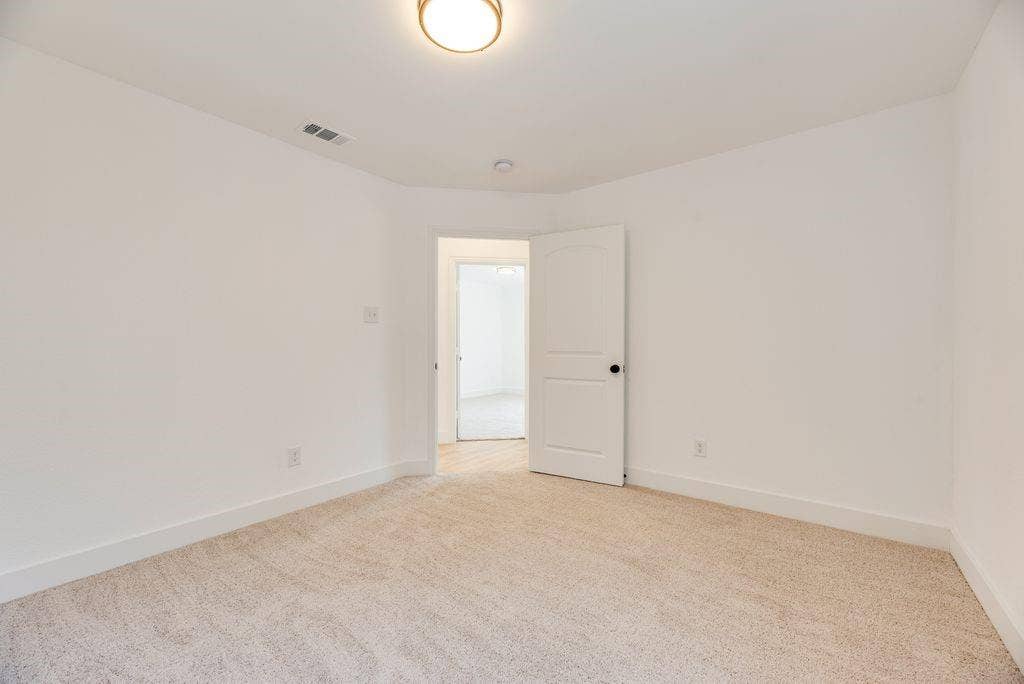 6614 Spartan Drive, Arlington, TX 76001 6614 Spartan Drive, Arlington, TX 76001