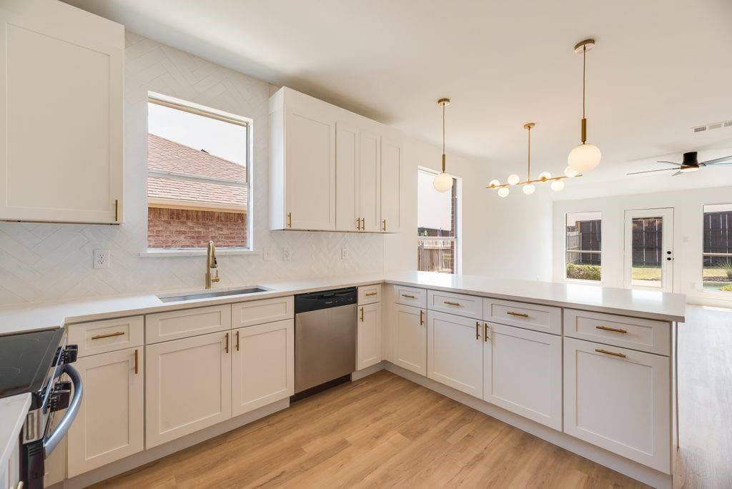 6614 Spartan Drive, Arlington, TX 76001 6614 Spartan Drive, Arlington, TX 76001