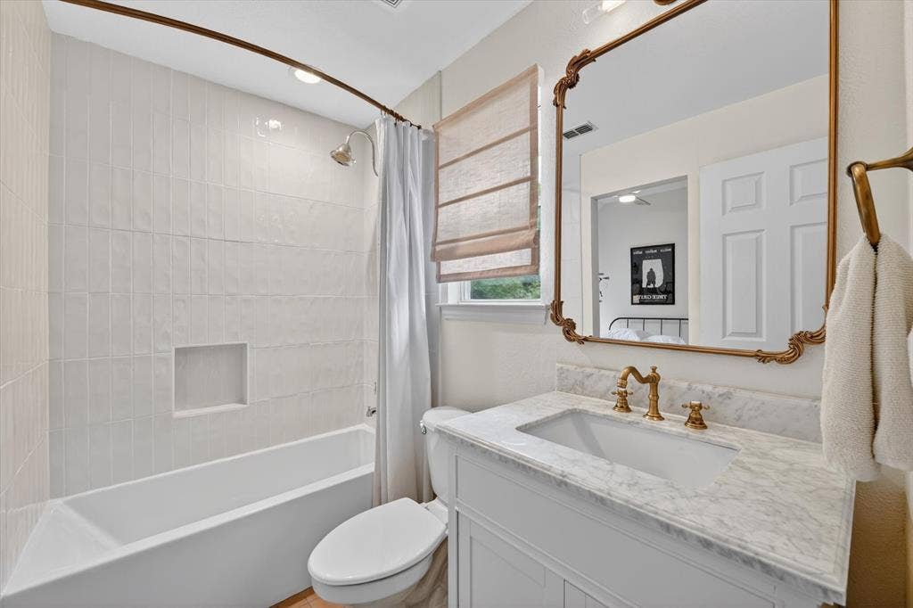 915 Saratoga Drive, Allen, TX 75013 915 Saratoga Drive, Allen, TX 75013