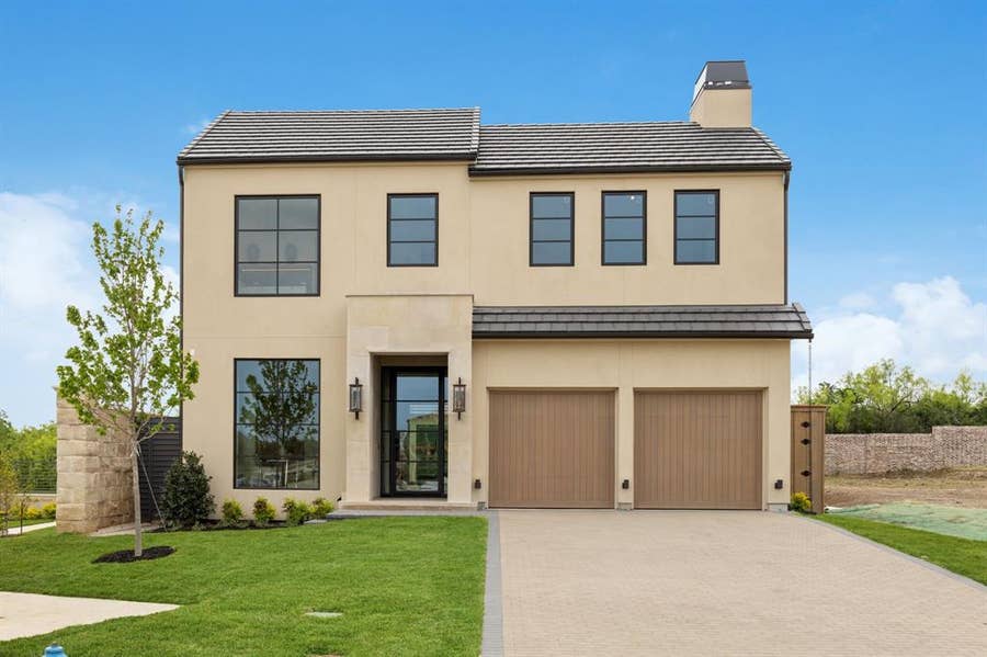 Property photo for 314 Regal Lane, Irving, TX