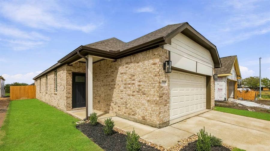 Property photo for 1712 Acts Lane, Ennis, TX