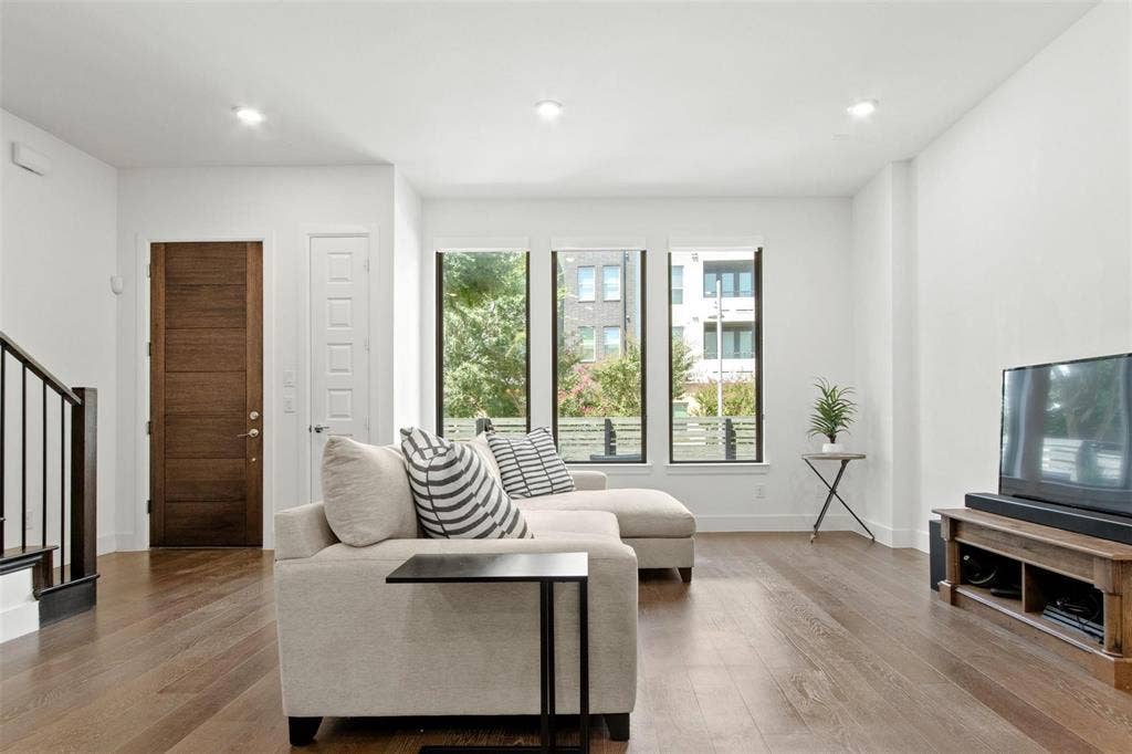 7867 Verona Place, Dallas, TX 75231 7867 Verona Place, Dallas, TX 75231