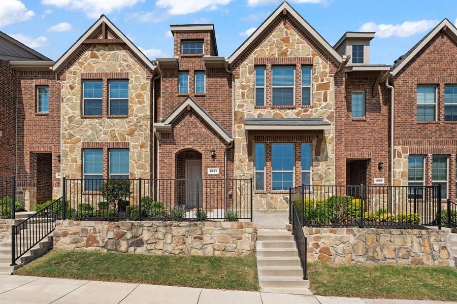 Property photo for 1937 Buffalo Hill Drive, Mesquite, TX