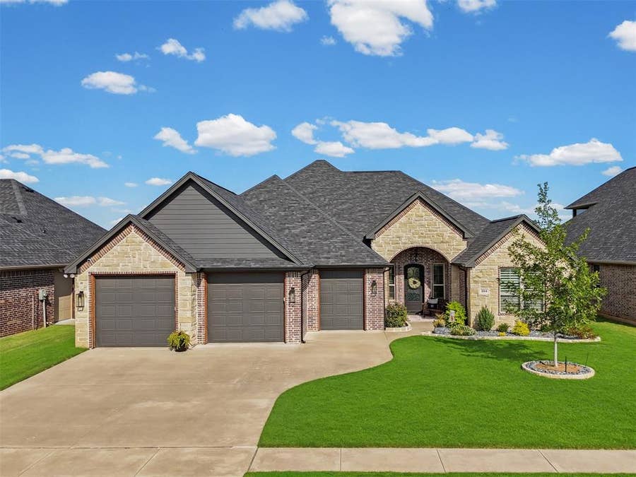 Property photo for 104 Spieth Court, Granbury, TX