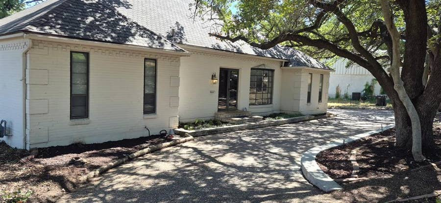 Property photo for 1909 Dakar Road E, Fort Worth, TX