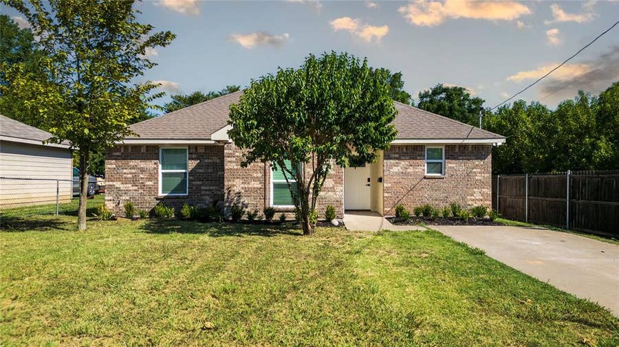 Property photo for 2831 Fordham Road, Dallas, TX