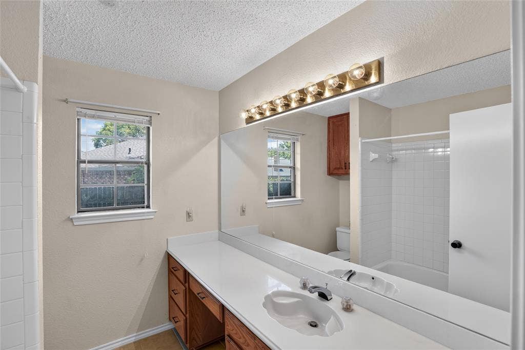 5103 El Rancho Court, Arlington, TX 76017 5103 El Rancho Court, Arlington, TX 76017