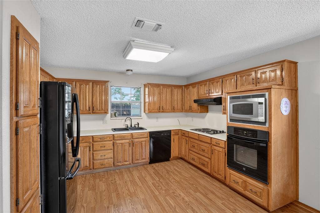 5103 El Rancho Court, Arlington, TX 76017 5103 El Rancho Court, Arlington, TX 76017