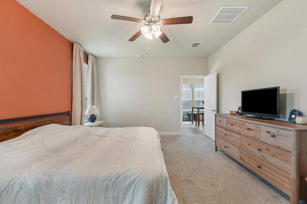 5291 Crystal Lake Avenue, Krum, TX 76249 5291 Crystal Lake Avenue, Krum, TX 76249