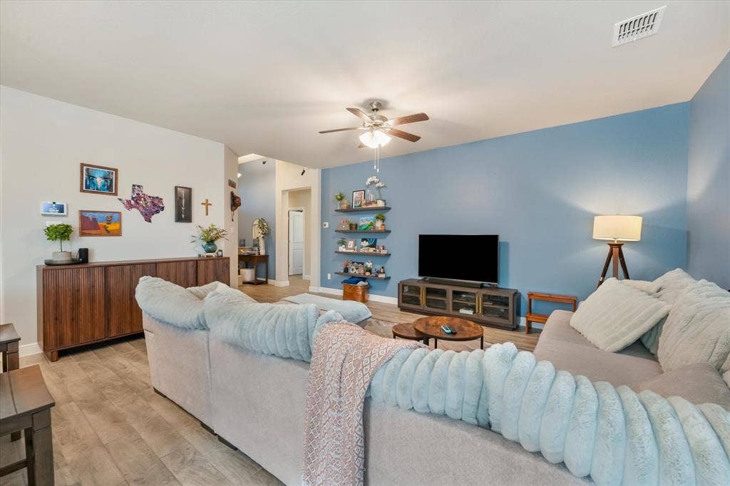 5291 Crystal Lake Avenue, Krum, TX 76249 5291 Crystal Lake Avenue, Krum, TX 76249