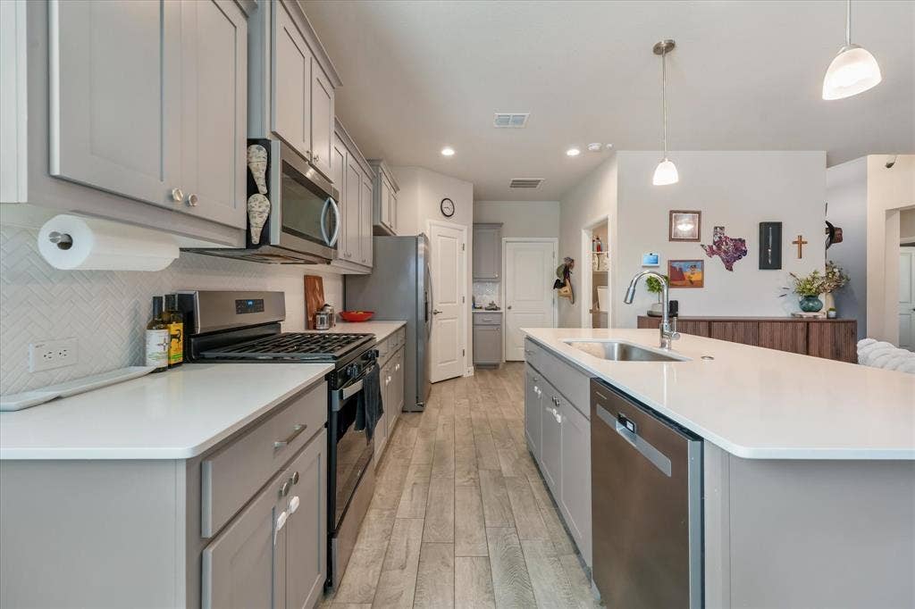 5291 Crystal Lake Avenue, Krum, TX 76249 5291 Crystal Lake Avenue, Krum, TX 76249