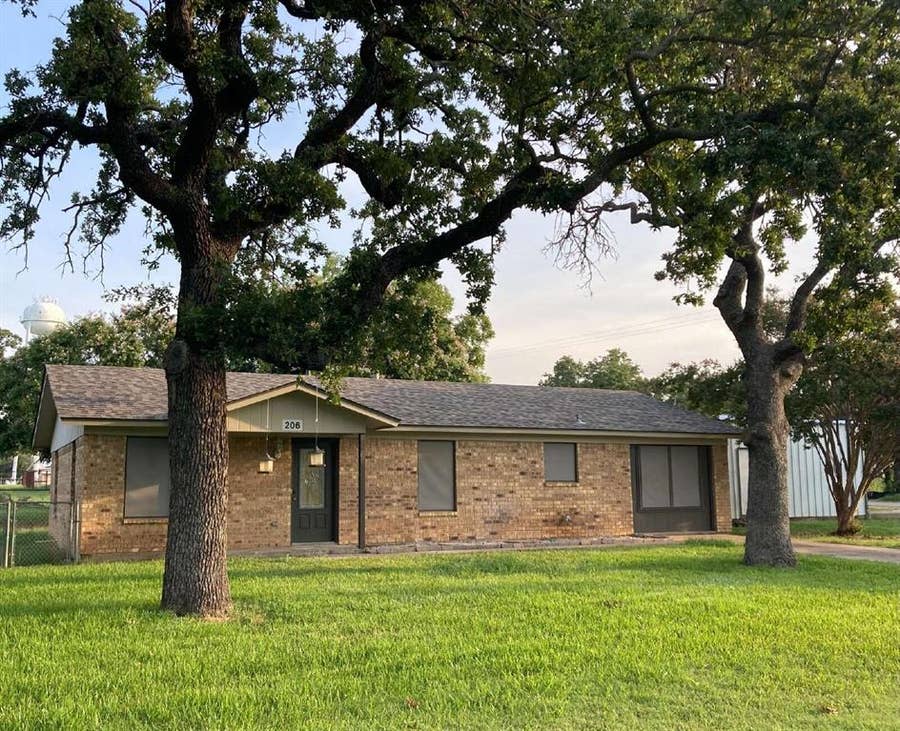 Property photo for 206 E 3rd Street, Tolar, TX