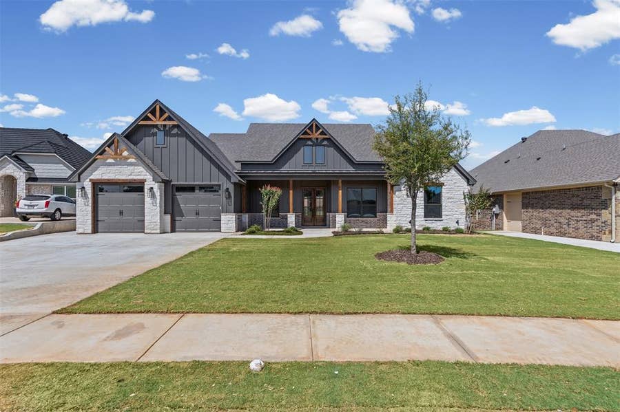 Property photo for 6657 Pinehurst Drive, Granbury, TX