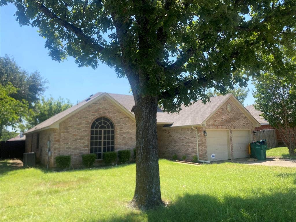 825 Springfield Drive, Cedar Hill, TX 75104 825 Springfield Drive, Cedar Hill, TX 75104