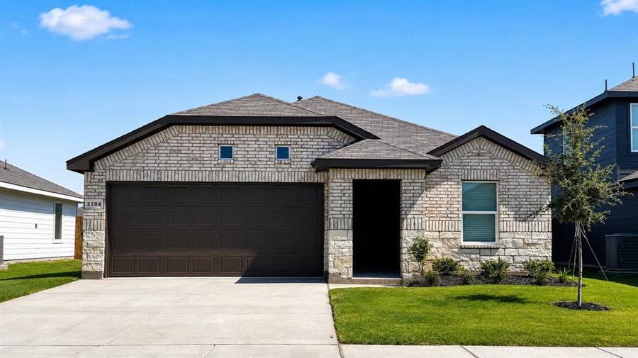 Property photo for 2204 BAKERSFIELD Drive, Fort Worth, TX
