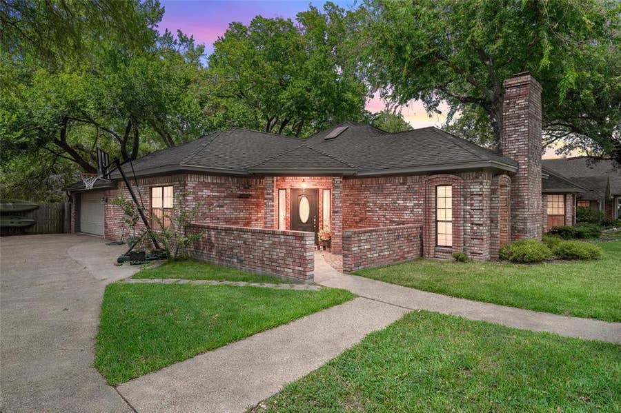 Property photo for 9605 Oak Springs Drive, Woodway, TX
