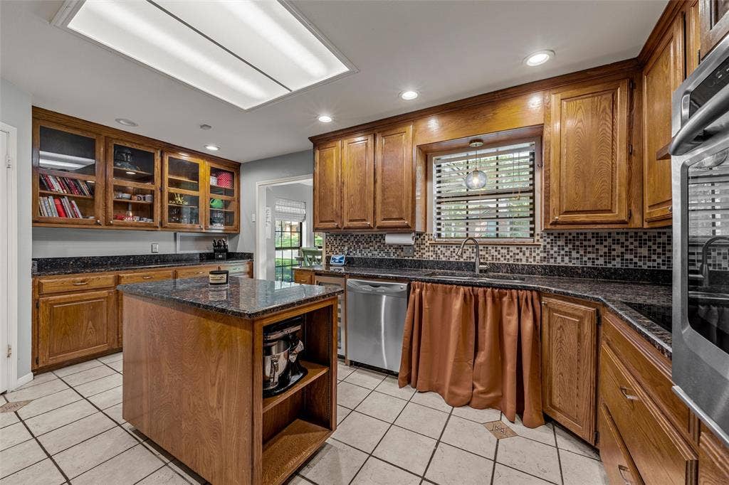 9605 Oak Springs Drive, Woodway, TX 76712 9605 Oak Springs Drive, Woodway, TX 76712