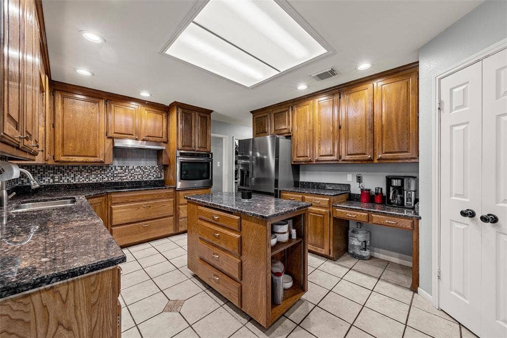 9605 Oak Springs Drive, Woodway, TX 76712 9605 Oak Springs Drive, Woodway, TX 76712